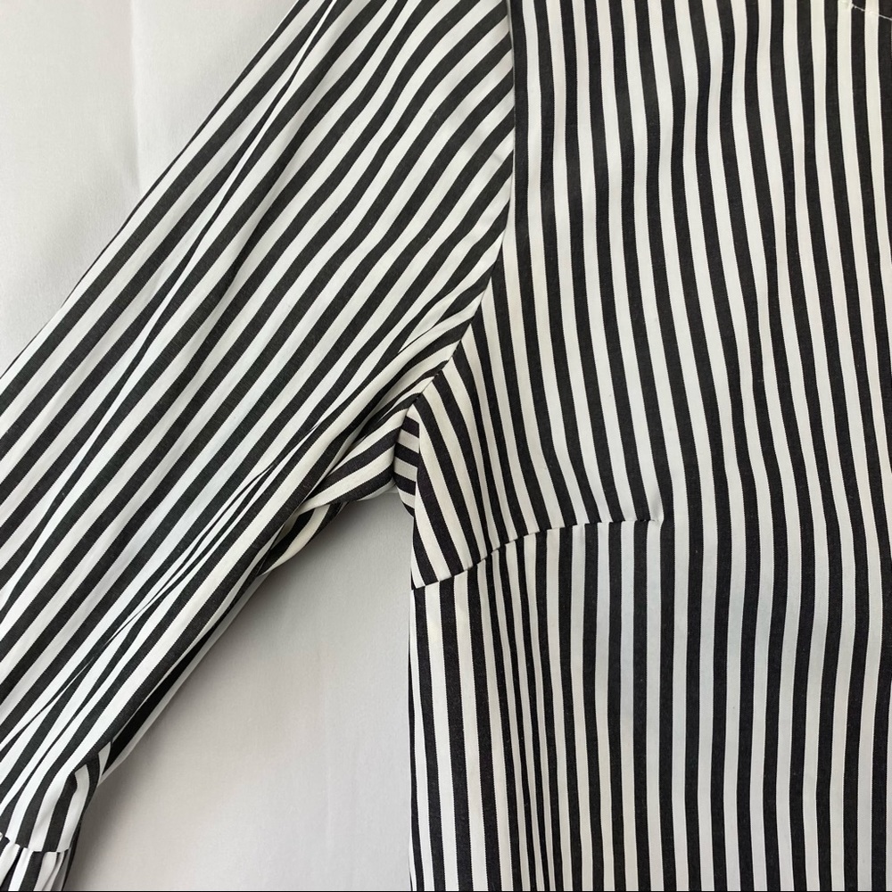 Dapper A. Byer Laced bell sleeved top size small - Picture 5 of 6